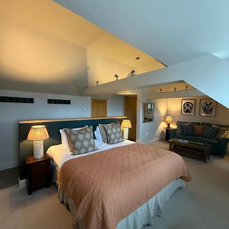 The Red Lion Inn อัลน์มัธ ภายนอก รูปภาพ