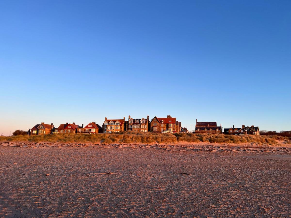 The Red Lion Inn อัลน์มัธ ภายนอก รูปภาพ