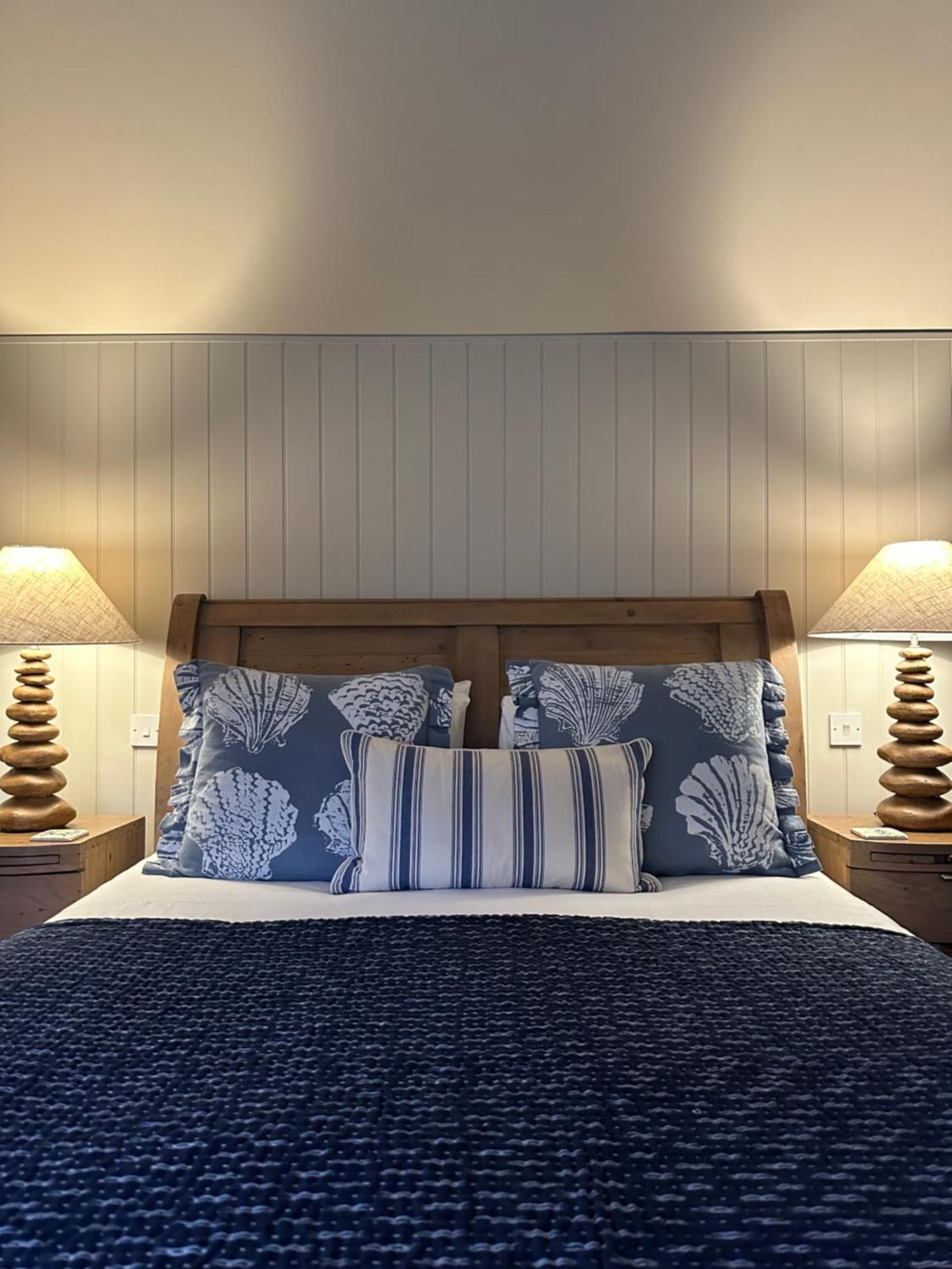 The Red Lion Inn อัลน์มัธ ภายนอก รูปภาพ