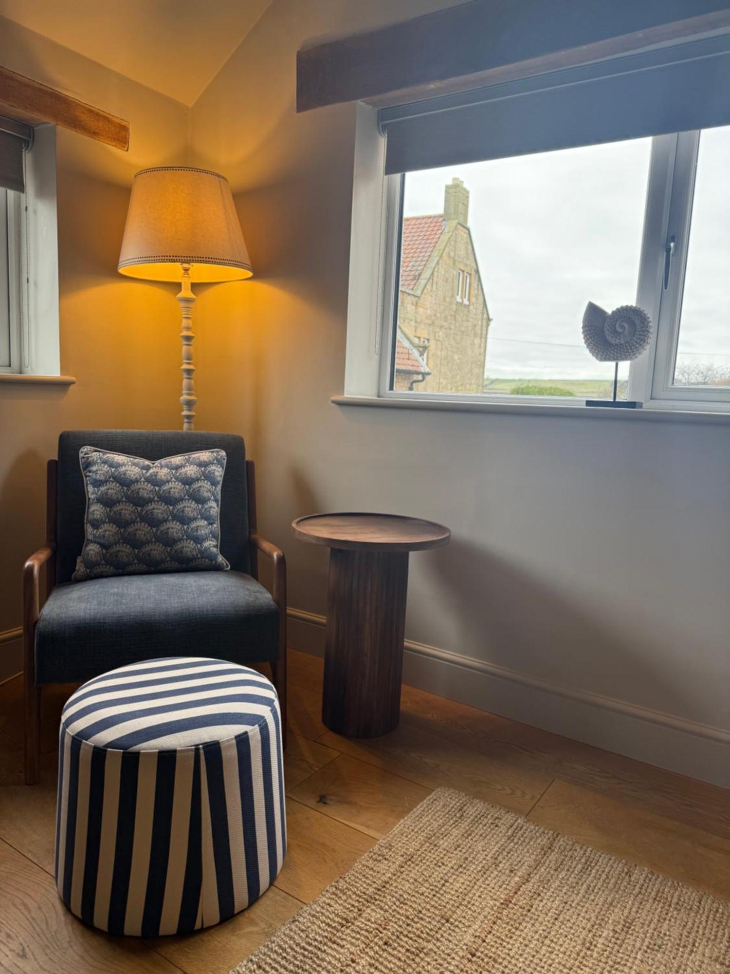 The Red Lion Inn อัลน์มัธ ภายนอก รูปภาพ