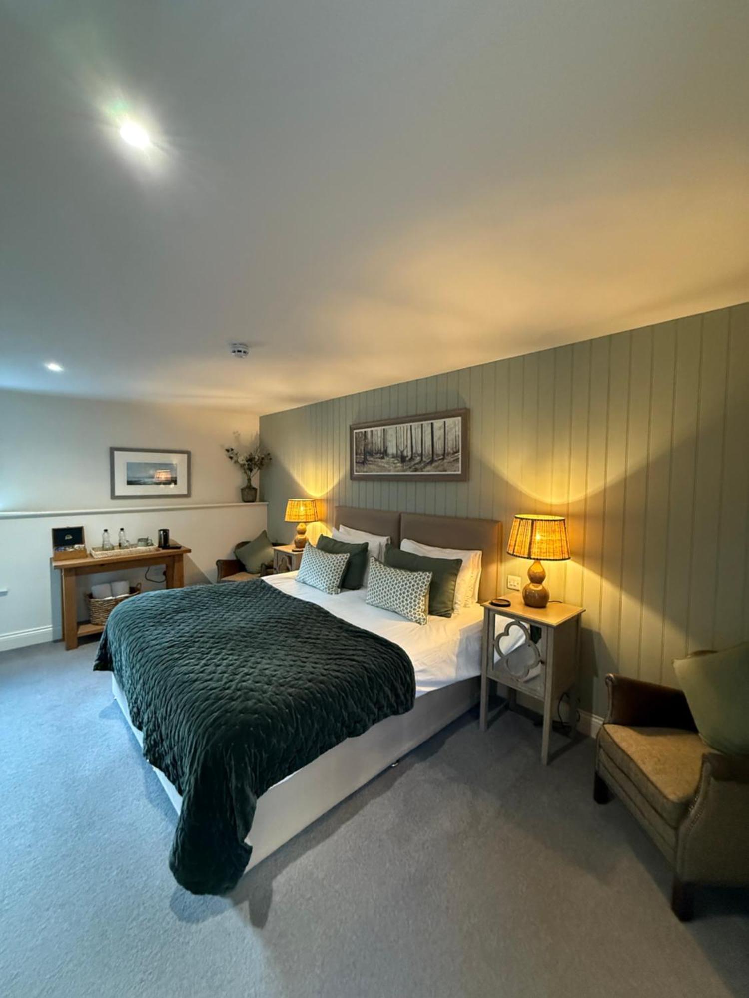The Red Lion Inn อัลน์มัธ ภายนอก รูปภาพ