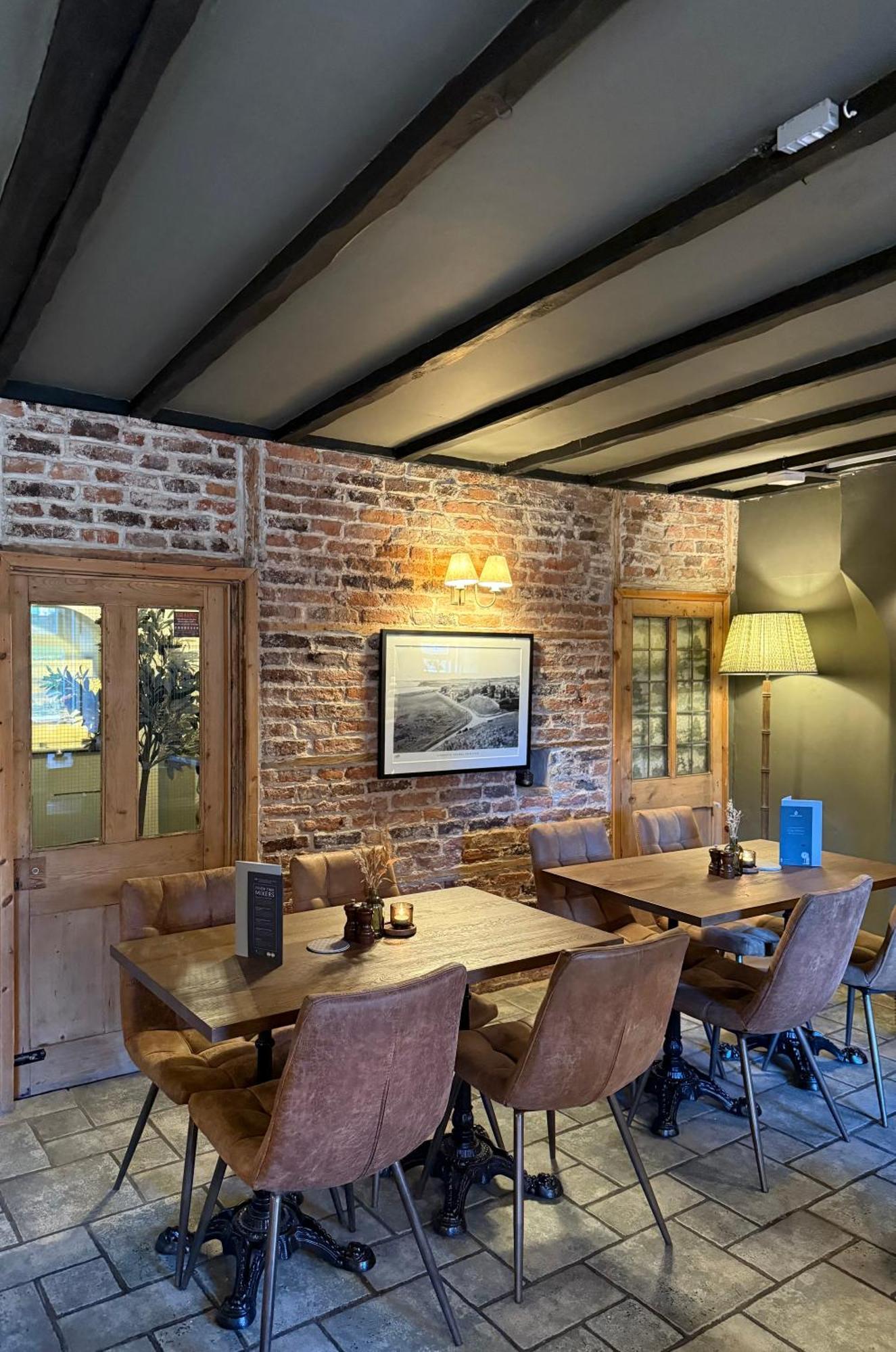 The Red Lion Inn อัลน์มัธ ภายนอก รูปภาพ