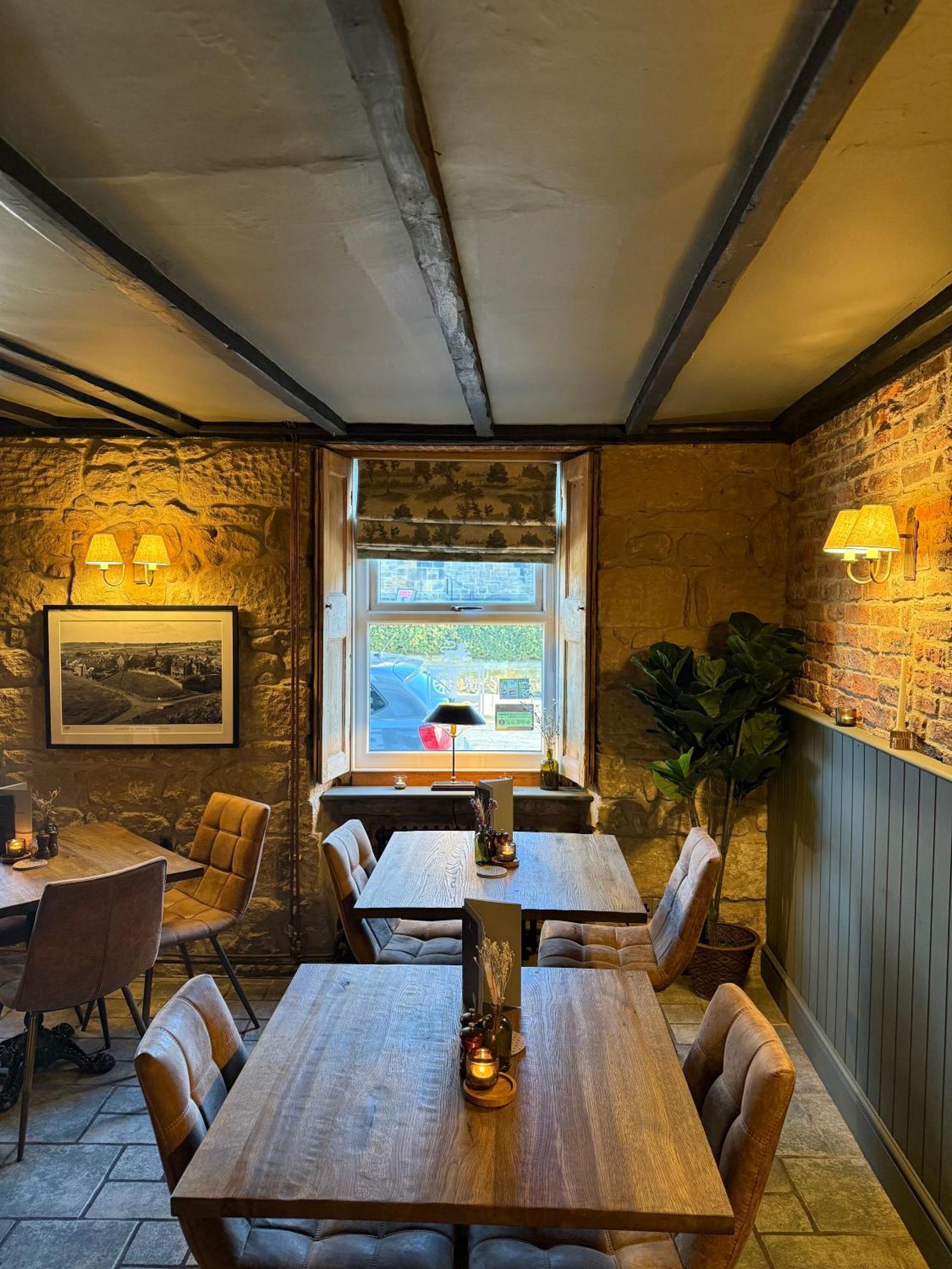 The Red Lion Inn อัลน์มัธ ภายนอก รูปภาพ