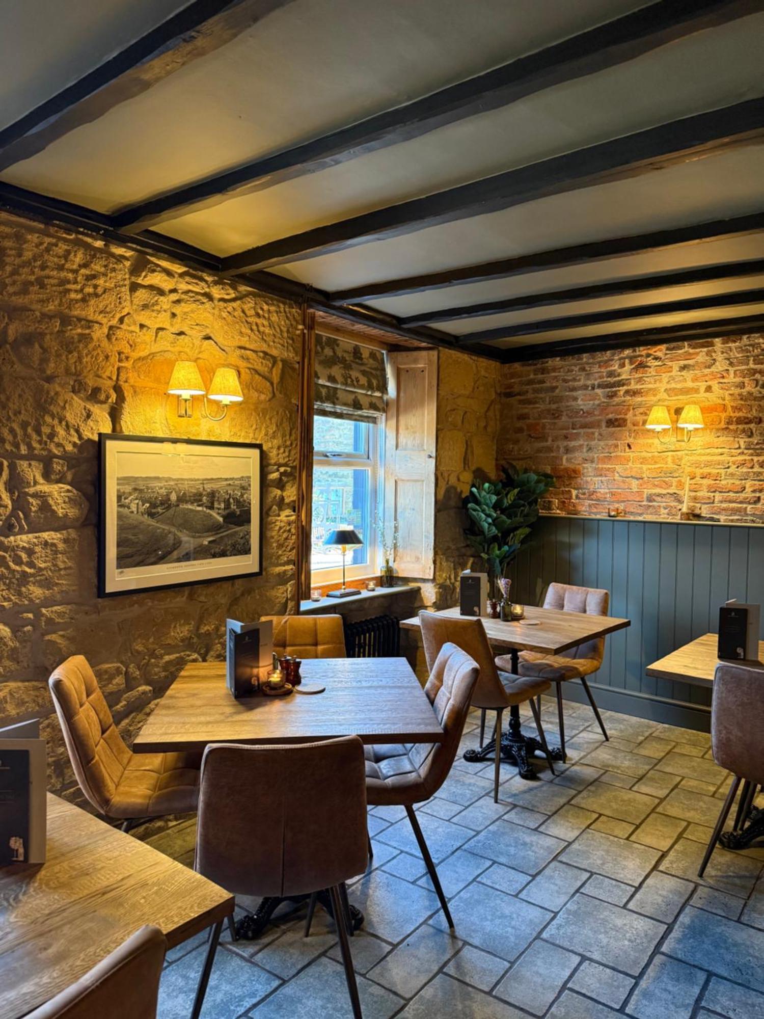 The Red Lion Inn อัลน์มัธ ภายนอก รูปภาพ